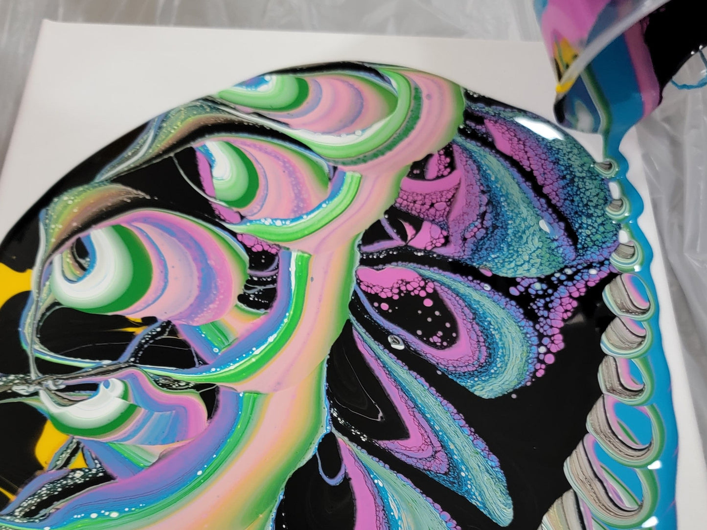 Holiday Paint Pour Class