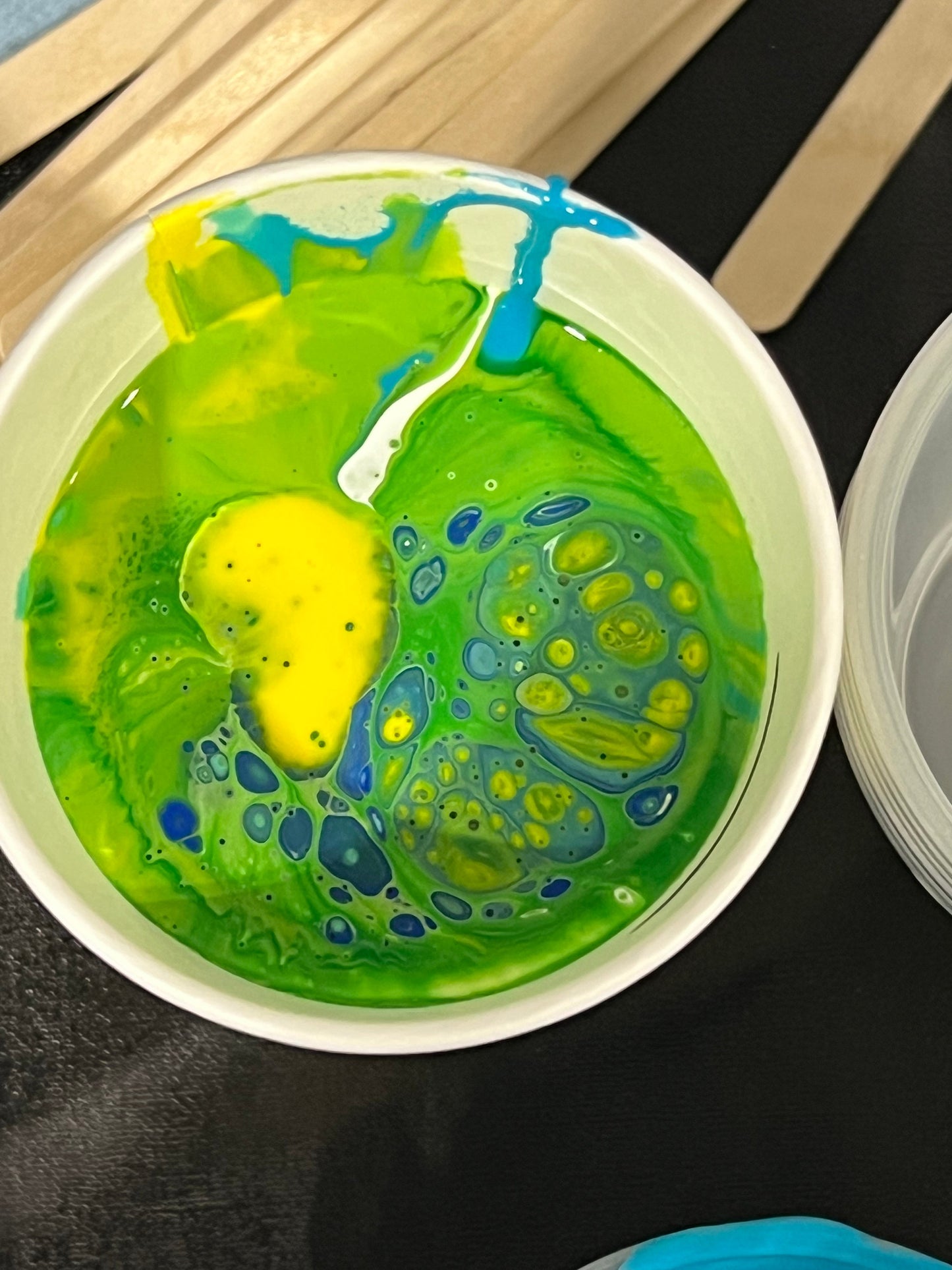 Holiday Paint Pour Class