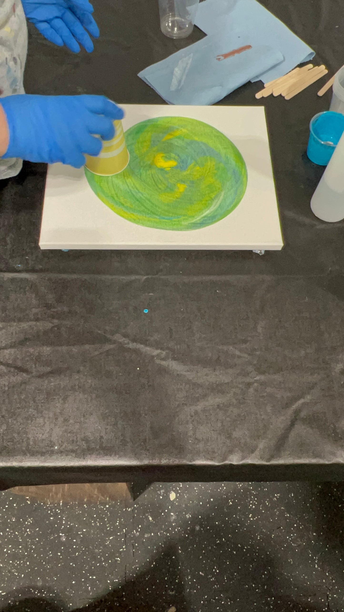 Holiday Paint Pour Class