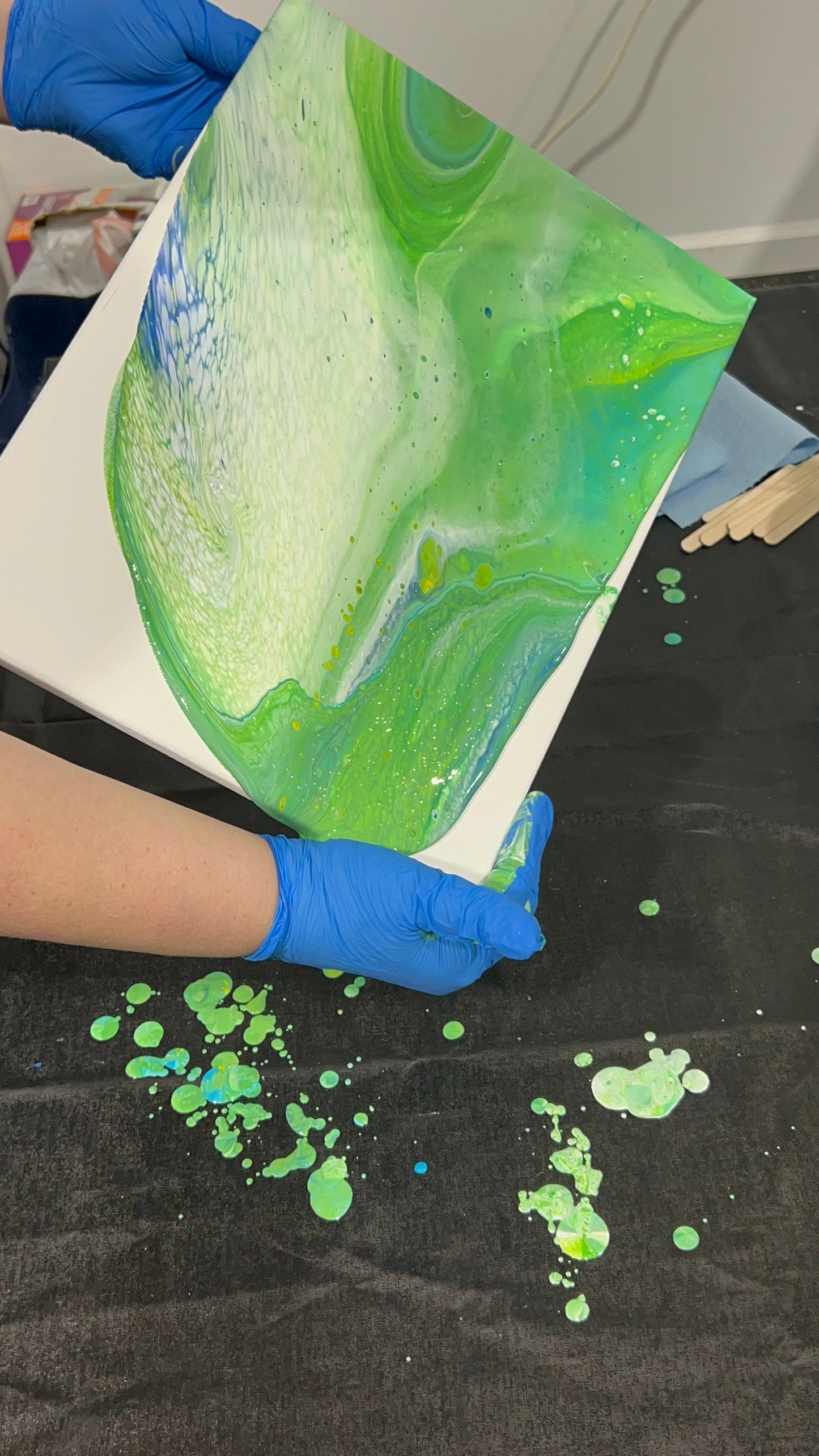 Holiday Paint Pour Class