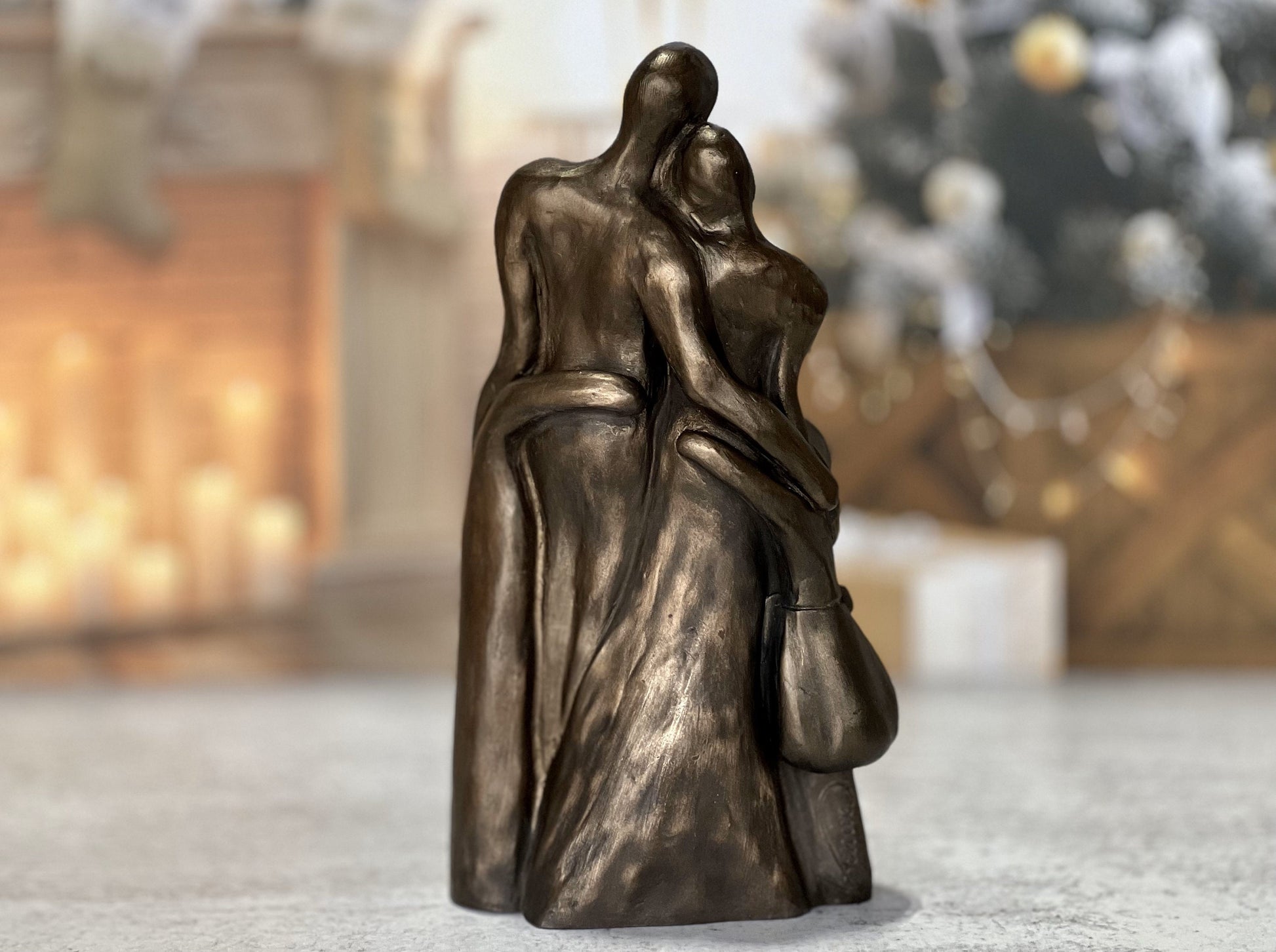 Family Hug Figurine Sculpture - Personalized Keepsake Christmas Gift for Mom Dad Husband Wife